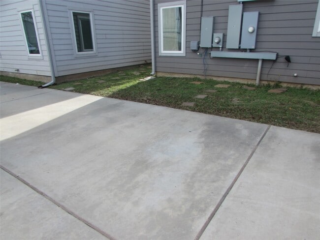 Building Photo - 3249 Dixie Dr