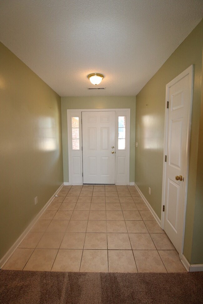 Building Photo - 305 Trillium Ln