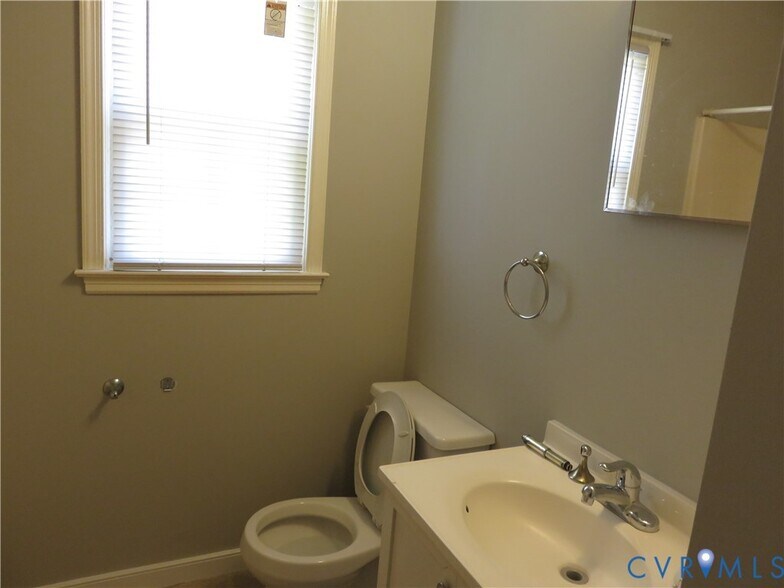 Building Photo - 4912 Leonard Ave