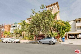 Building Photo - 1138 Serrano Ave