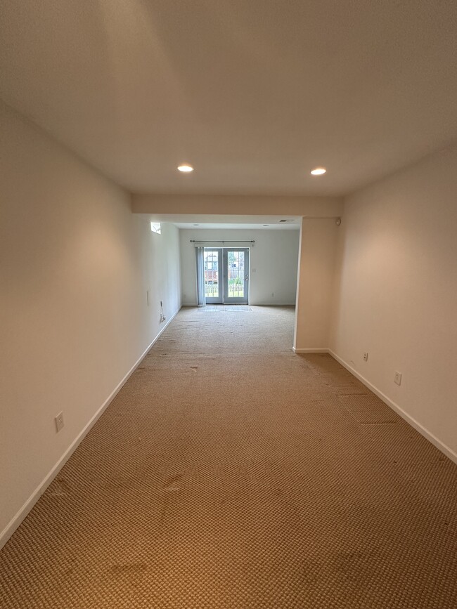 Building Photo - 131 Claude Ct SE