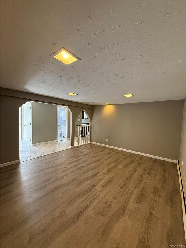 Building Photo - 60 Wheatfield Ln