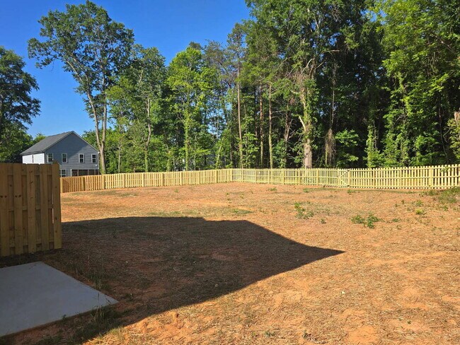 Building Photo - 2 Bedroom Townhomes Near Downtown Mebane for $1495