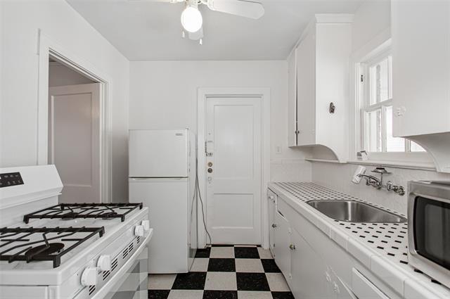 Building Photo - 5918 La Vista Dr