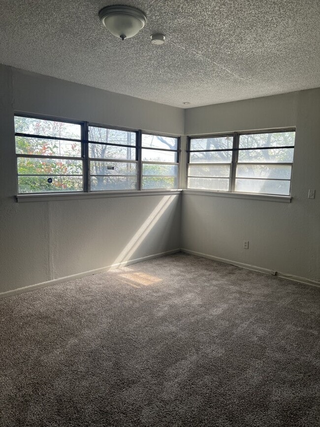 Building Photo - 5632 Mac Arthur Dr