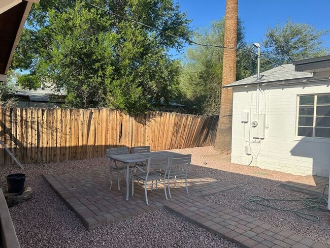 Building Photo - Vintage Ranch Home