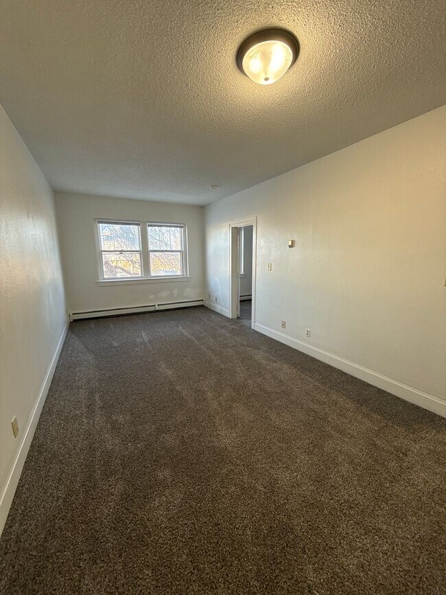 Building Photo - 402 2nd Ave NW