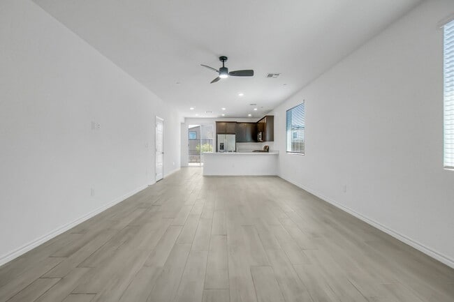 Building Photo - MULTI-GENERATIONAL New Build Home with En Suite In Skye Canyon!