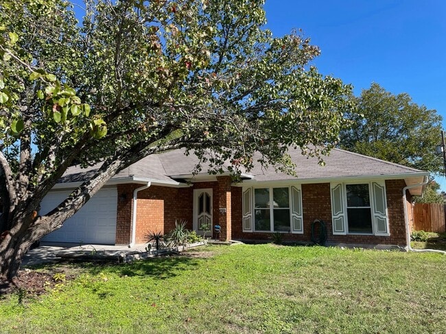 Primary Photo - Fantastic 3 Bedroom