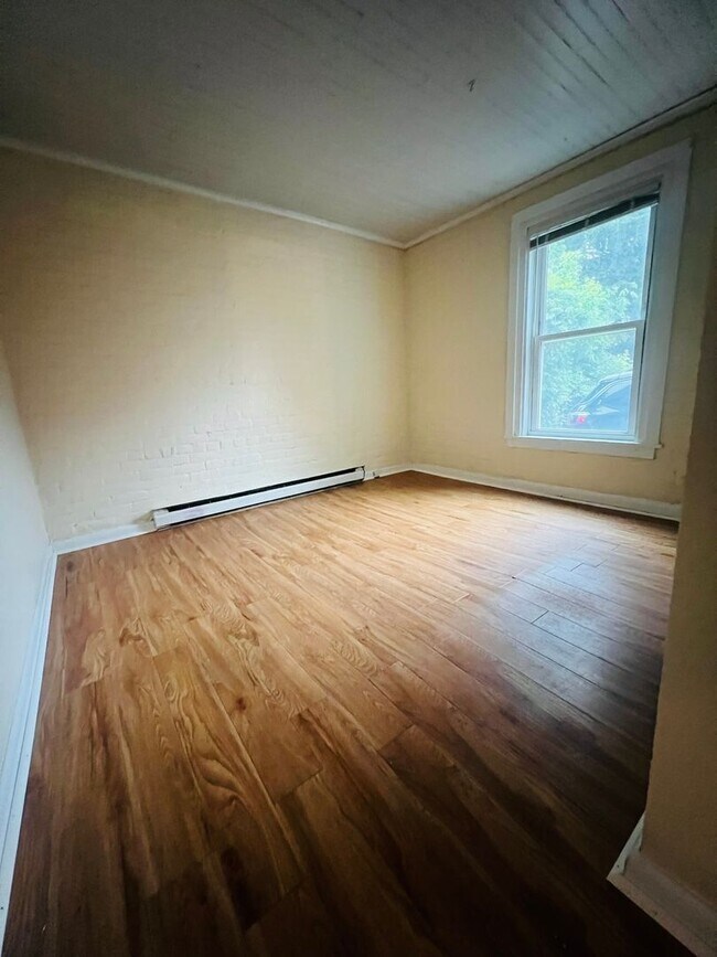 Building Photo - 207 S Union St