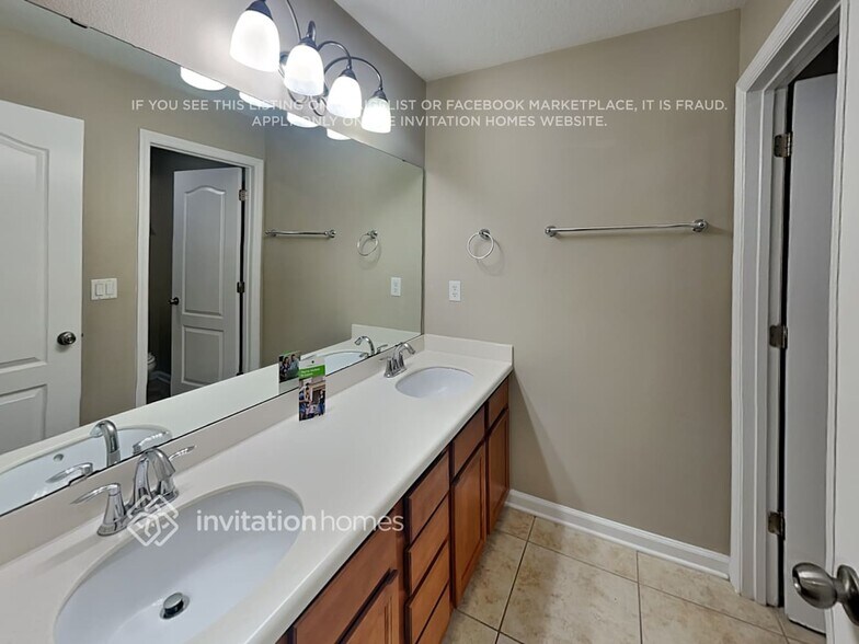 Building Photo - 530 Side Creek Ln