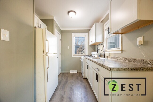 Building Photo - Beautiful house!!!!