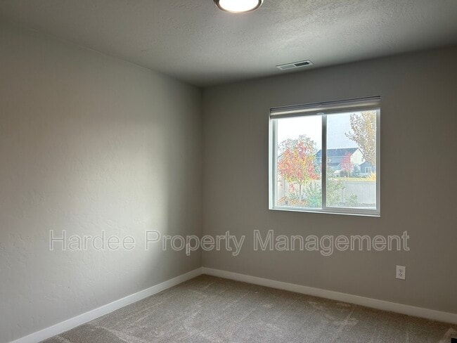 Building Photo - 7051 W Plateau Crk Dr