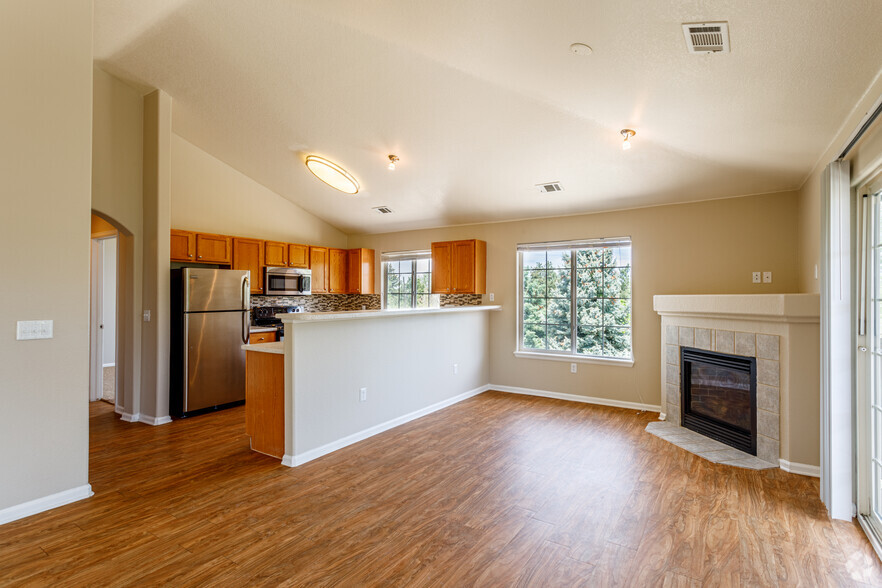 1BR, 1BA - Twilight Renovated - Alder Peak Townhomes