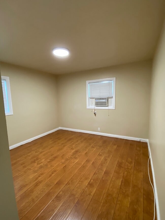Bedroom/ w AC - 1973 El Sereno Ave