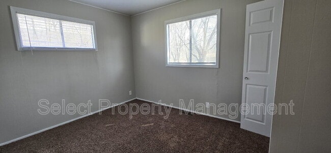 Building Photo - 536 Royalton Dr