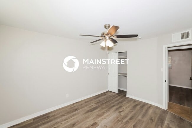 Building Photo - 4 Bedroom Pet-Friendly Home in Phoenix, AZ...