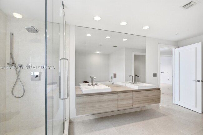 Building Photo - 17301 Biscayne Blvd