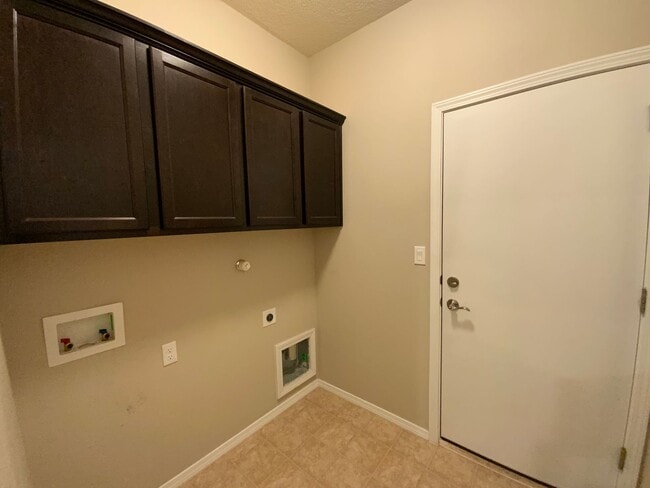 Building Photo - 3 Bedroom Single Story Home in Loma Colora...