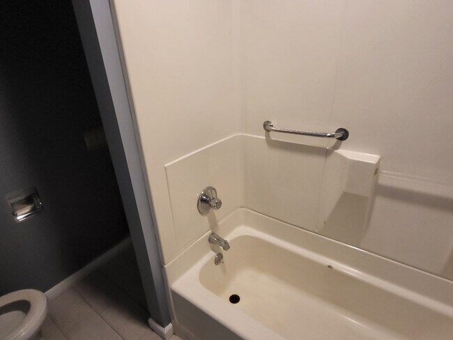 Building Photo - 33 Baldwin St