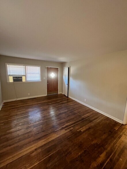 Building Photo - 1808 Sussex Dr