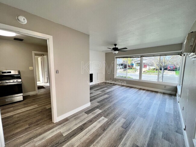 Building Photo - 636 S Tuxedo Ave