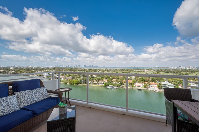 Primary Photo - 5600 Collins Ave