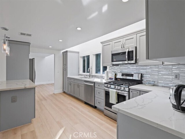 Building Photo - 4749 Bonvue Ave