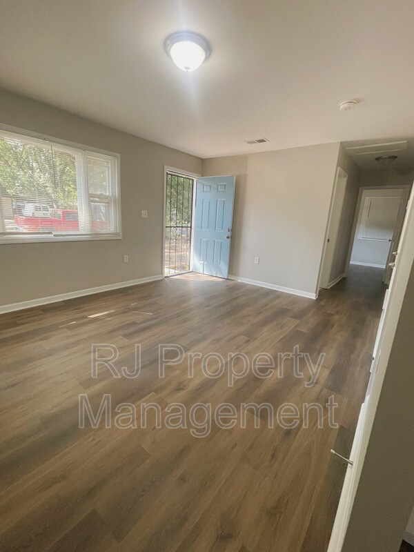 Building Photo - 886 Dawn Dr
