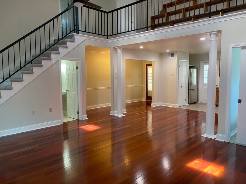 Building Photo - 10140 Gail Ct