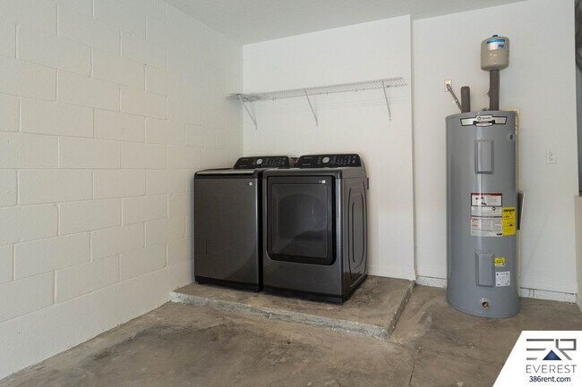Building Photo - FULLY FENCED, LIKE NEW 3/2/1 TOWNHOUSE ON A CUL DE SAC IN BEAUTIFUL SEMINOLE WOODS