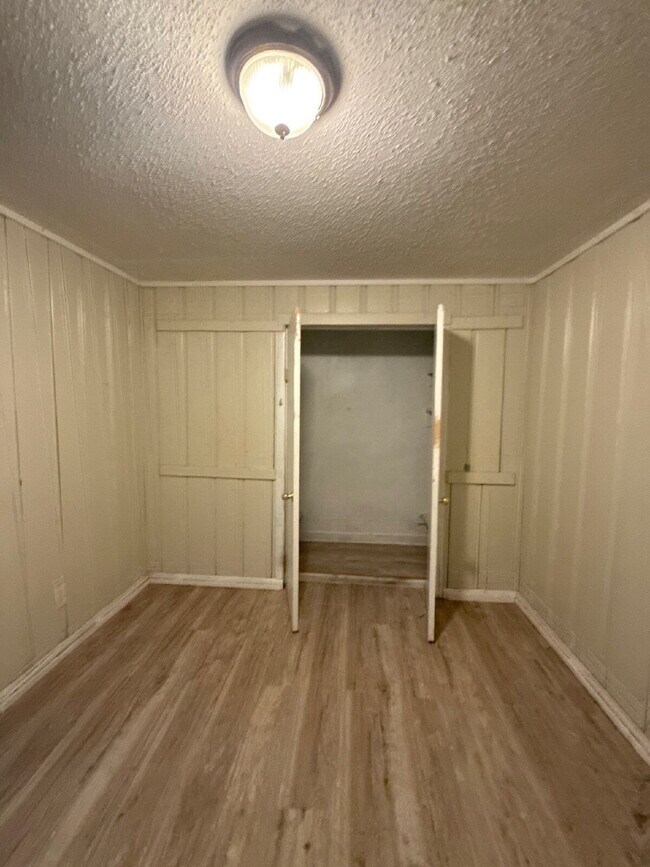 Building Photo - 719 Craft Rd