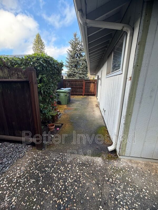 Building Photo - 1215 Marwen Dr