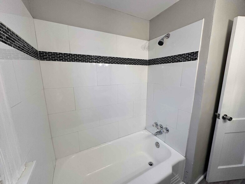 Building Photo - 2100 Dinwiddie Ave