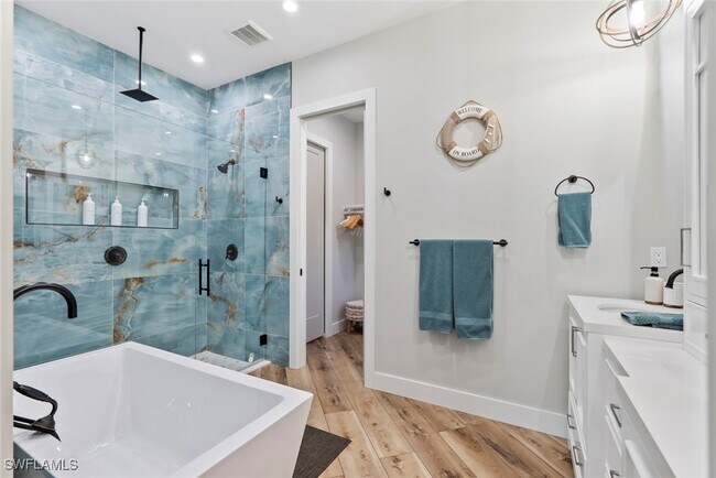 Building Photo - 3530 Hibiscus Ave