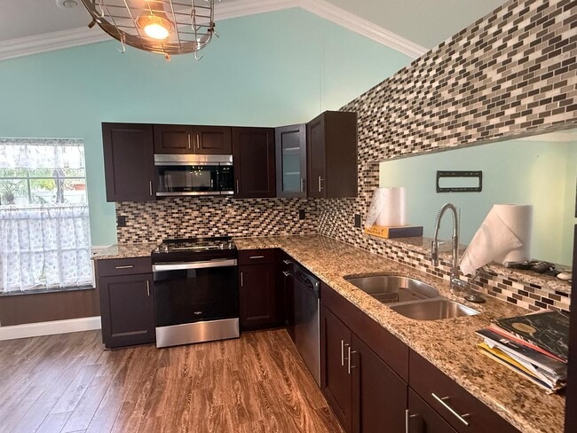 Building Photo - 9707 Sun Pointe Dr