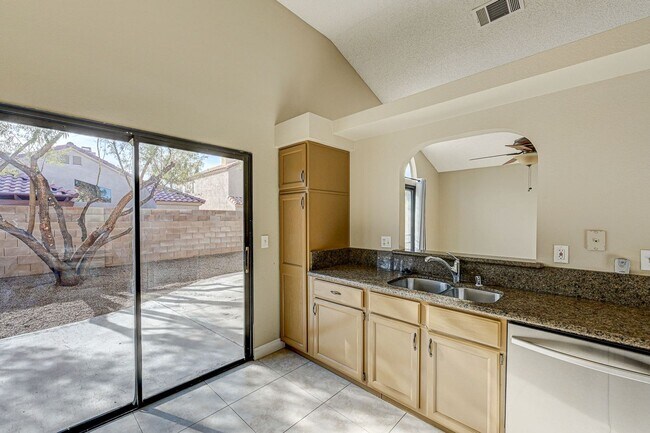 Building Photo - 3 bedroom single story in Henderson!
