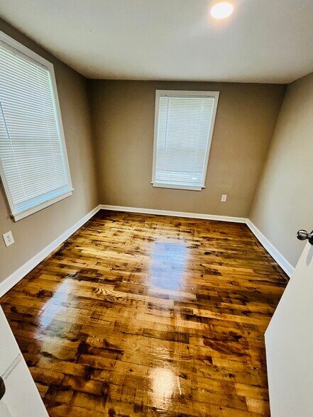 Building Photo - 305 Starnes Cove Rd