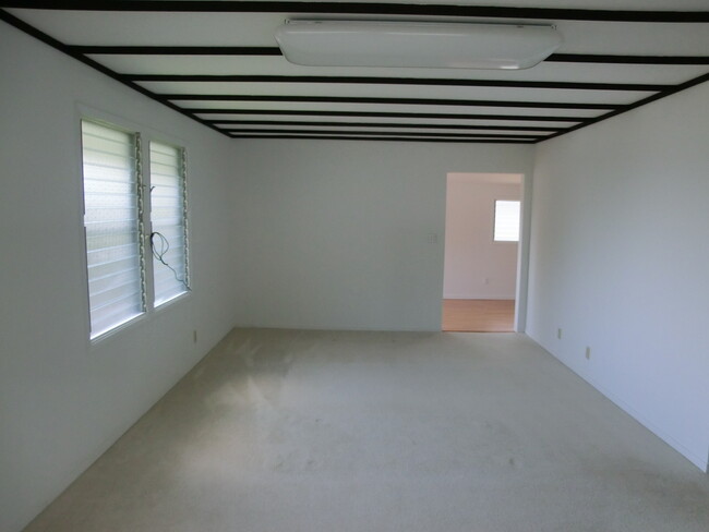 Building Photo - Right in the Heart of Manoa Valley - Fully...