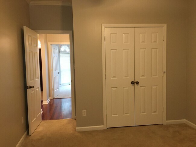 Building Photo - Ewing Place in Arlington! Pets are allowed, fees apply! Fenced in back yard!