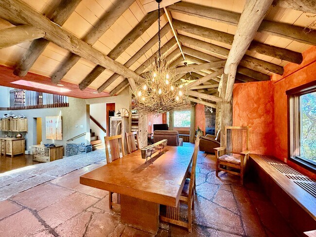 Primary Photo - Historic Manitou Springs Home for Rent – M...