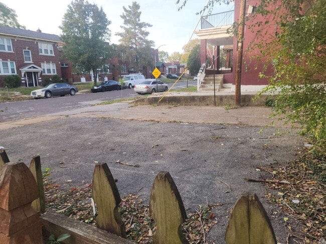 Building Photo - OPEN HOUSE Tues 11/25/25 5pm-6pm! Charming & Spacious Updated Brick Home – Prime Location!