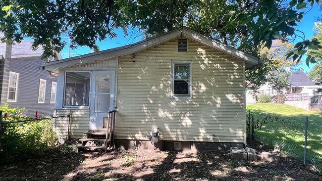 Building Photo - 1236-1238 Garfield NW