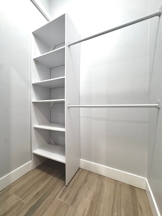 Building Photo - 1 Bedroom 1 Bathroom Efficiency