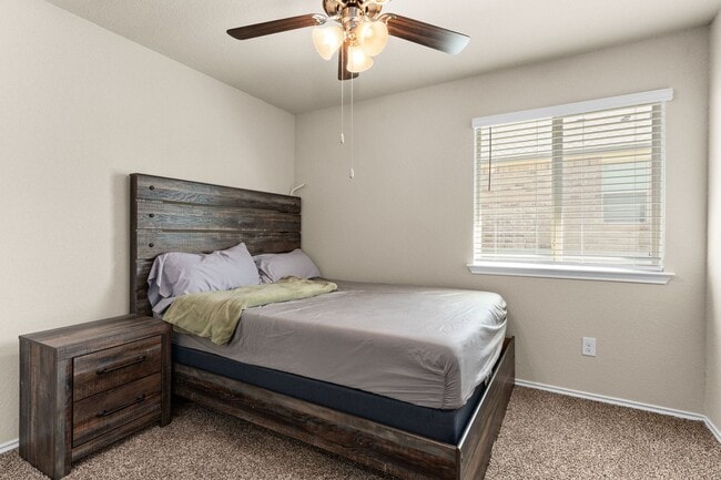 Building Photo - 2416 Elba Dr