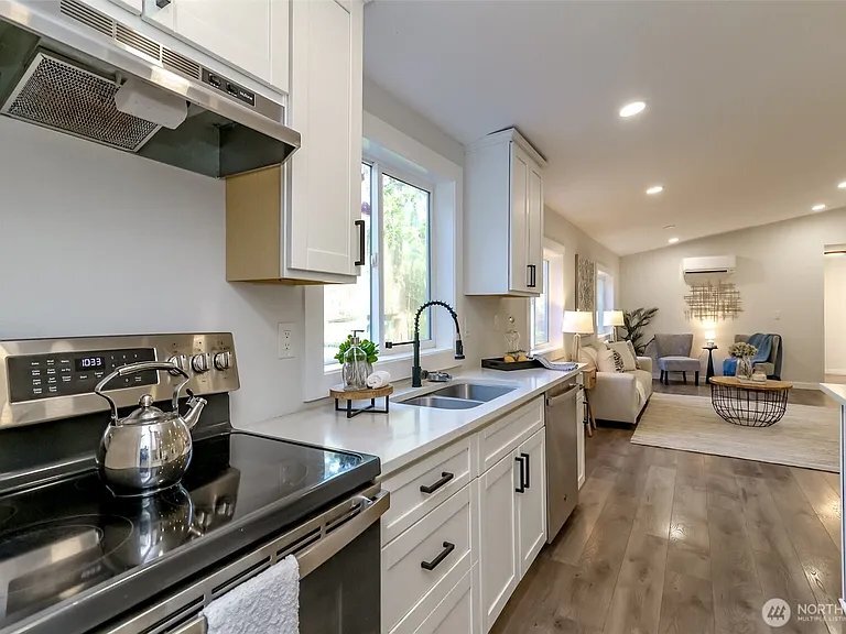 Building Photo - 12343 Shadowbrook Dr SW