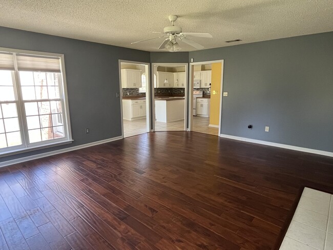 Building Photo - 4010 Nantucket Cir