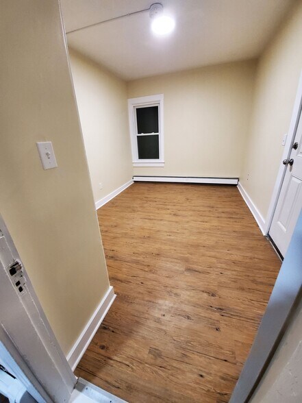 Building Photo - 45 Dumais St