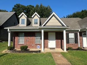Building Photo - Charming 3BR/2.5BA Bartlett Area Home | Hardwood Floors Throughout, High Ceilings & Fireplace