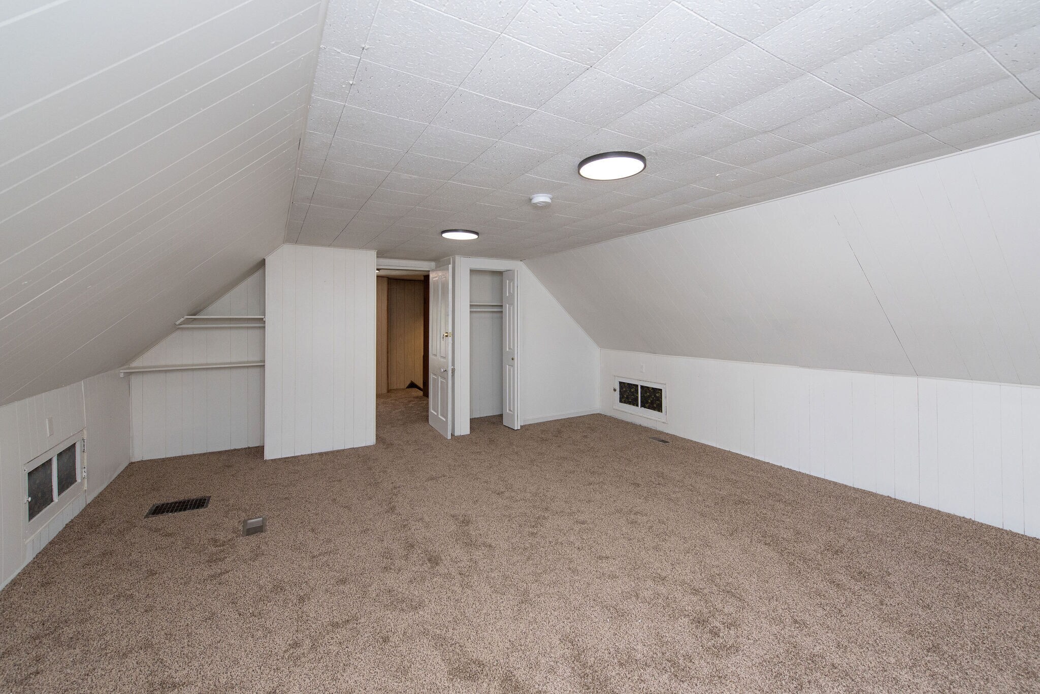 Building Photo - 718 Wachendorf St